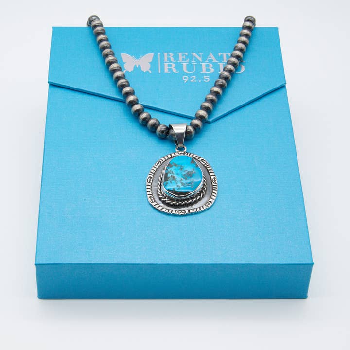 Bracelet en argent sterling estampé avec turquoise Sleeping Beauty pour la vente par Renata Rubio 92.5