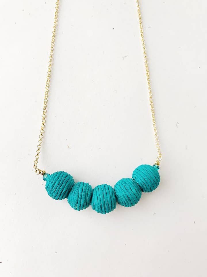 Buet fem halskæde for engroshandel hos Cartalana