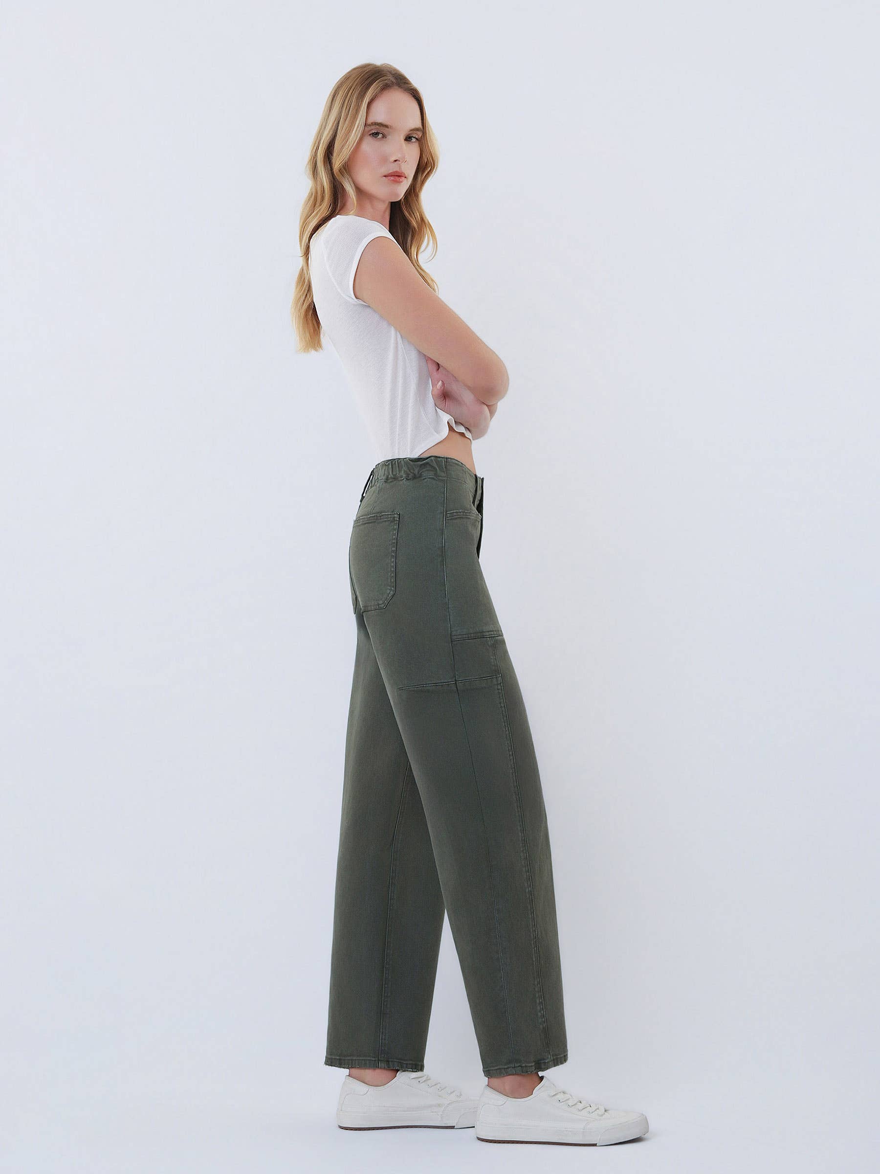 FORESTA PROFONDA JEANS A BOTTE CON CINTURA ELASTICA A VITA SUPER ALTA F5831DPF in vendita all'ingrosso su Faire5