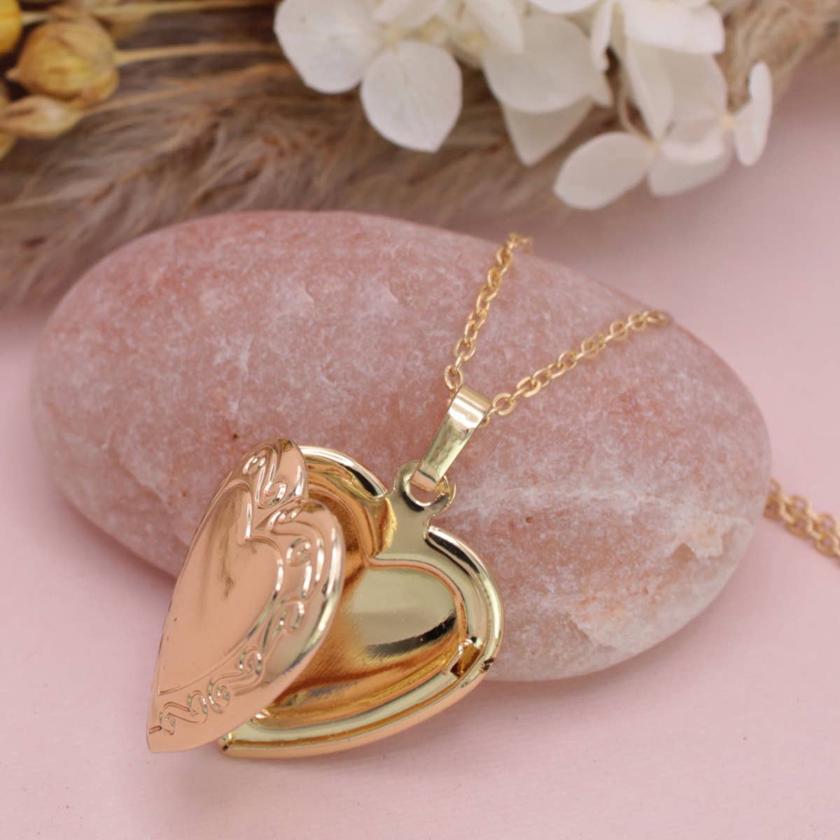 ZAD - Wholesale Locket Necklace - Cherished Memories Gold Heart Locket Necklace4