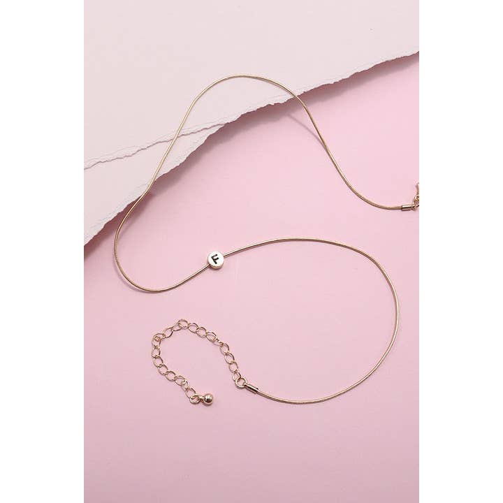 JOSSLYN by wall to wall - Wholesale Pendant/Charm Necklace - ROUND SNAKE CHAIN INITIAL NECKLACE | 31N224057