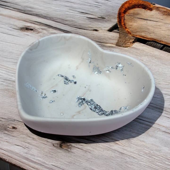 Plato de Corazón Mini de Jesmonite - Piedra y Hoja de Plata para venta al por mayor de Eco Homeware Studio