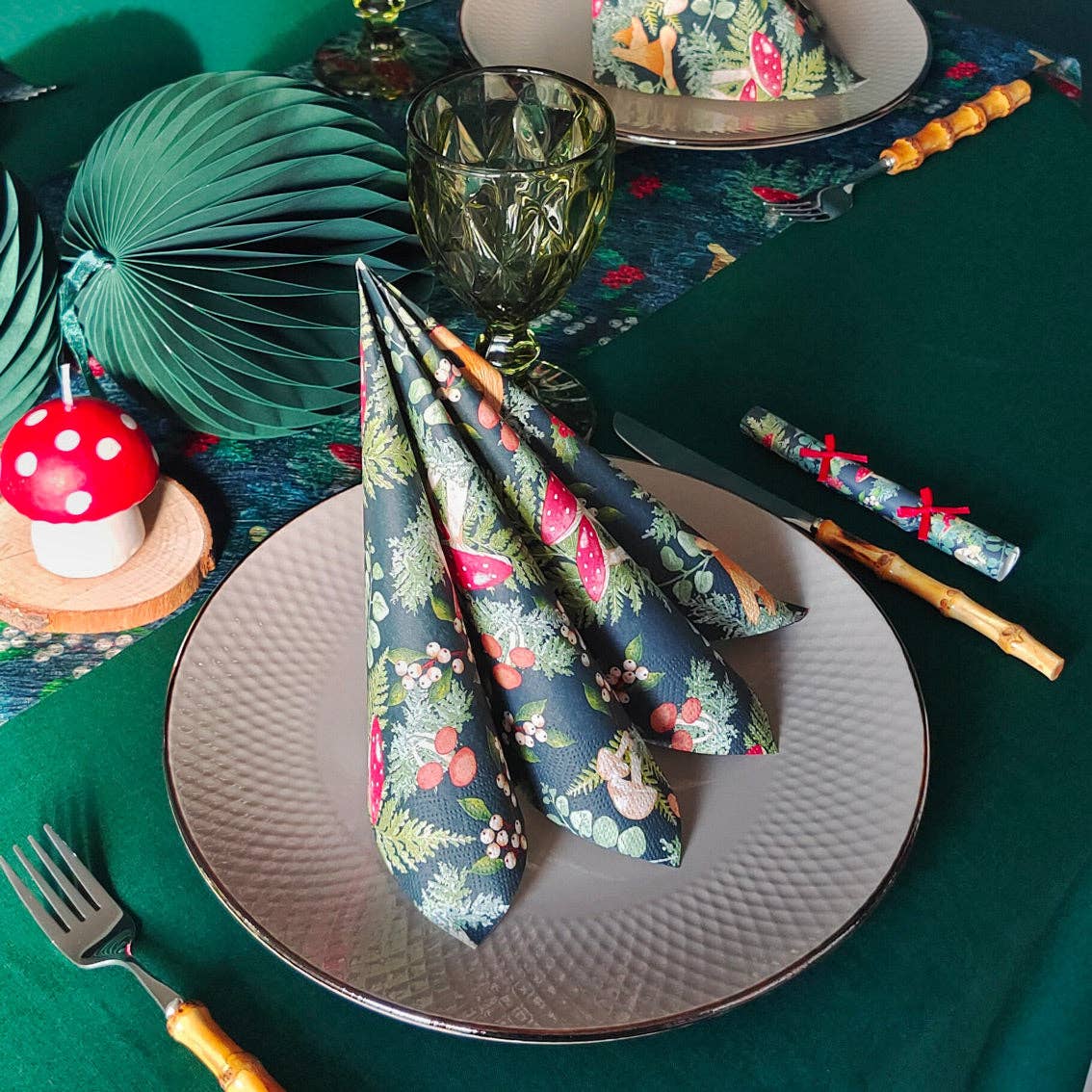 Talking Tables EU - Wholesale Disposable Napkin - Woodland Mushroom Christmas Napkins | 20 Pack |6