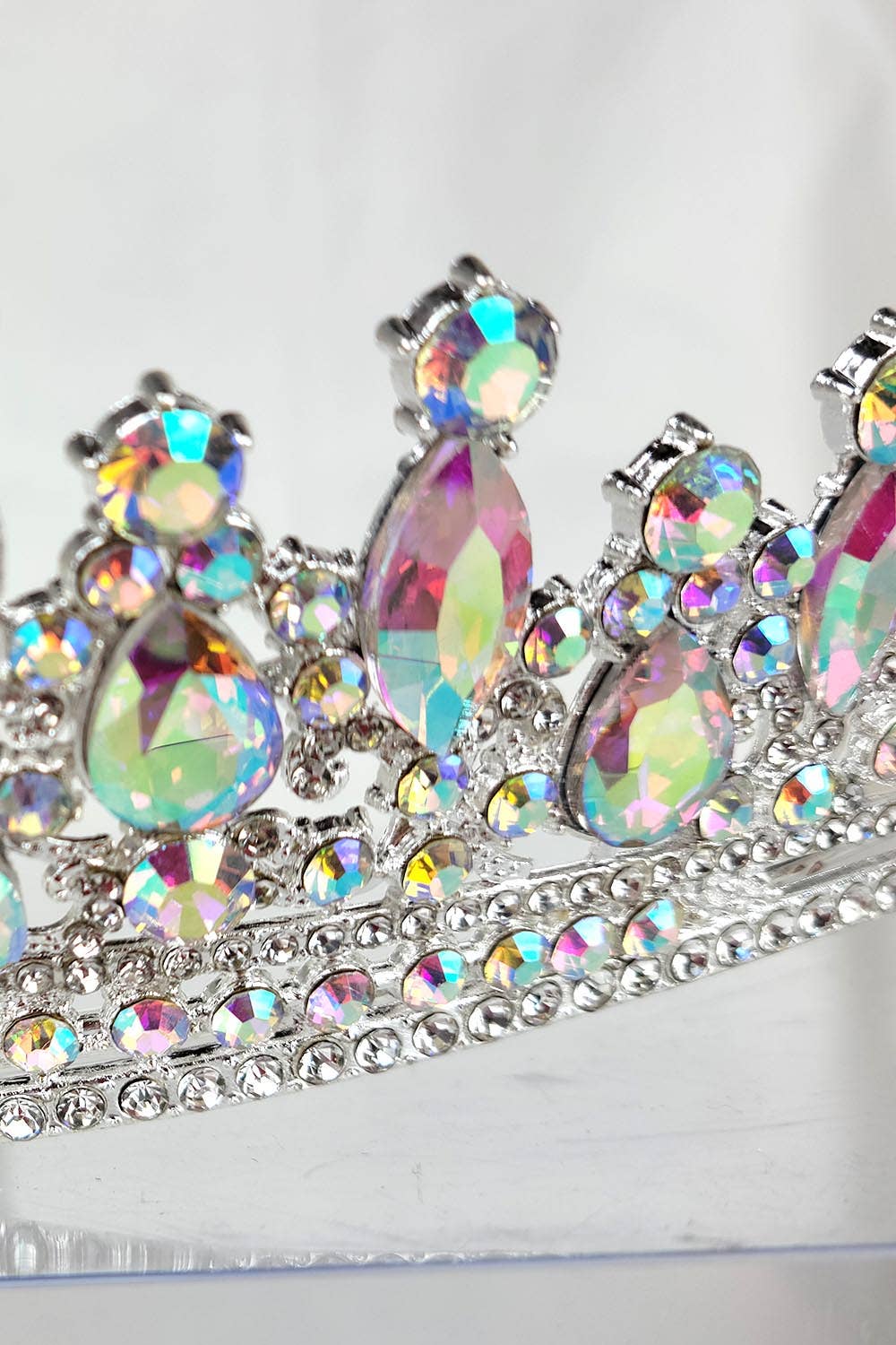 Chicas - Wholesale Tiara - Women's - One Size Fits All Tiara With Jewels HT93242