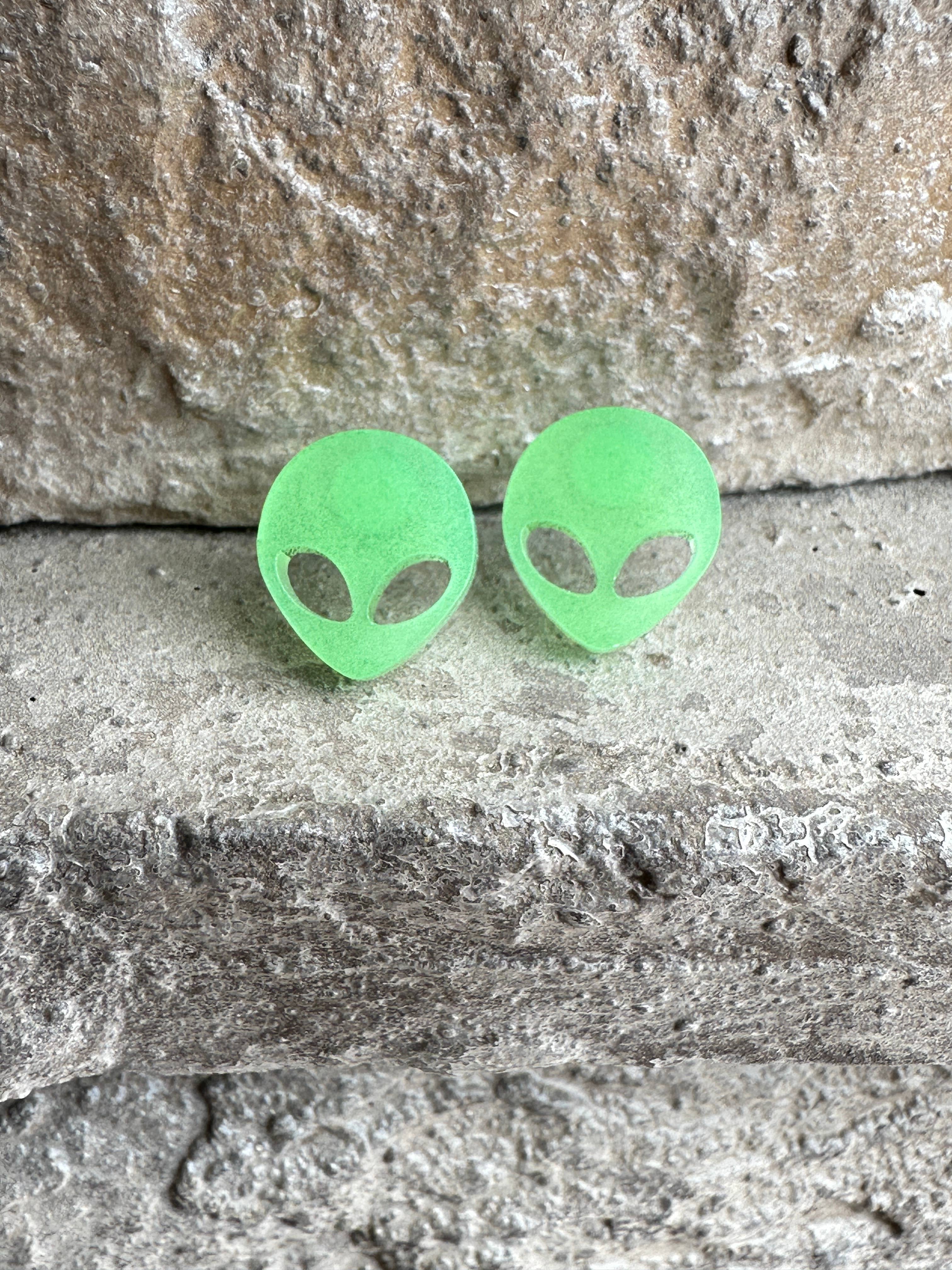 Laser & Color Designs LLC - Vente Clous d'oreille - Boucles d'oreilles extraterrestres, boucles d'oreilles d'Halloween, brillent dans le noir2