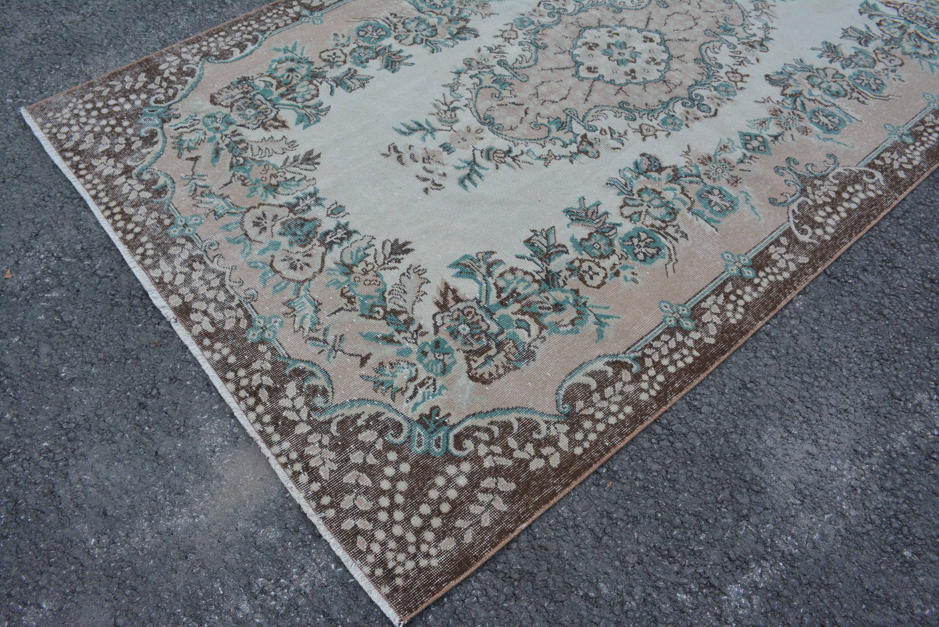 The Loom Wholesale - Wholesale Runner Rug - Handmade Wool Rug: Cream & Brown Classic Style7