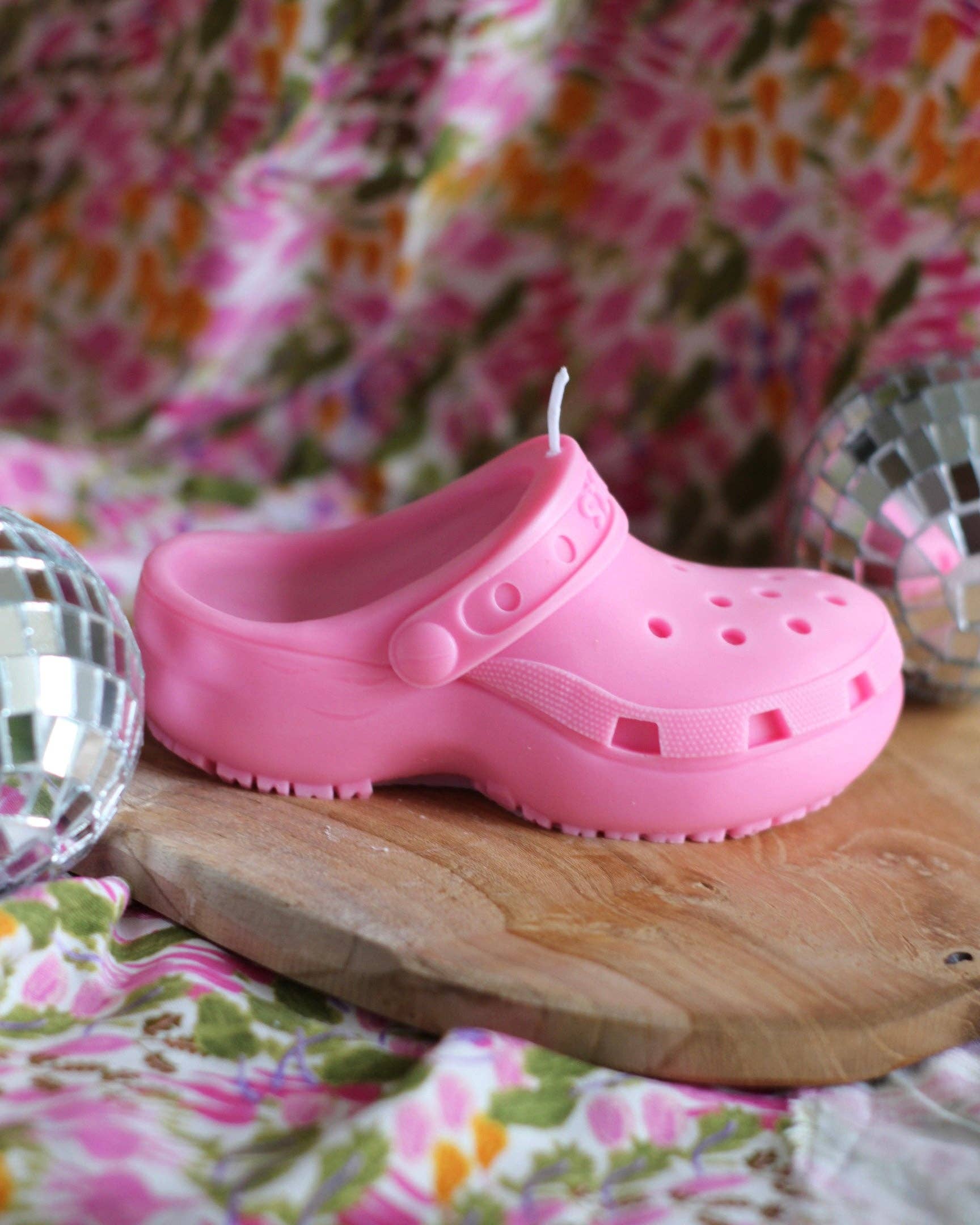 Meet me at the corner - Wholesale Novelty Candle - Crocs candle6