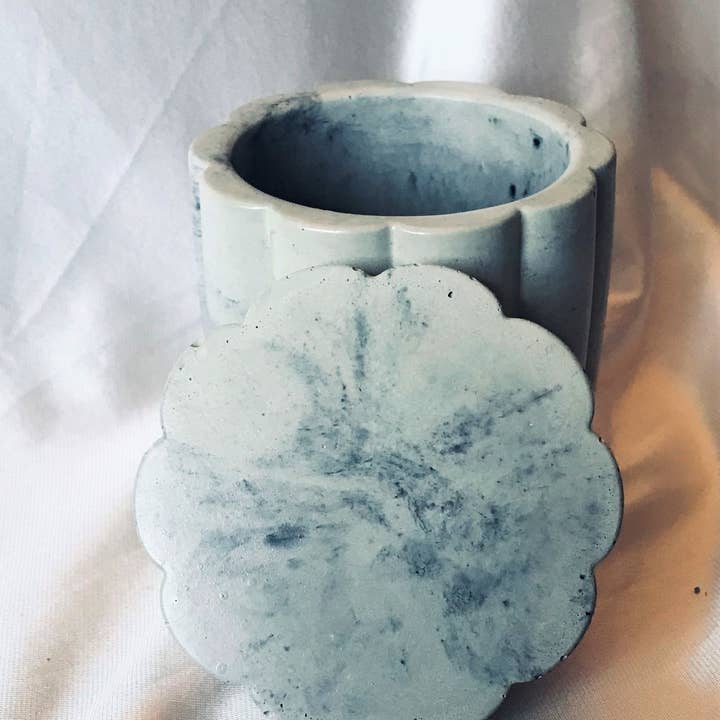 Contentor Cimento com Tampa Túlip-Premium Scent por atacado de The Village Candle Shop