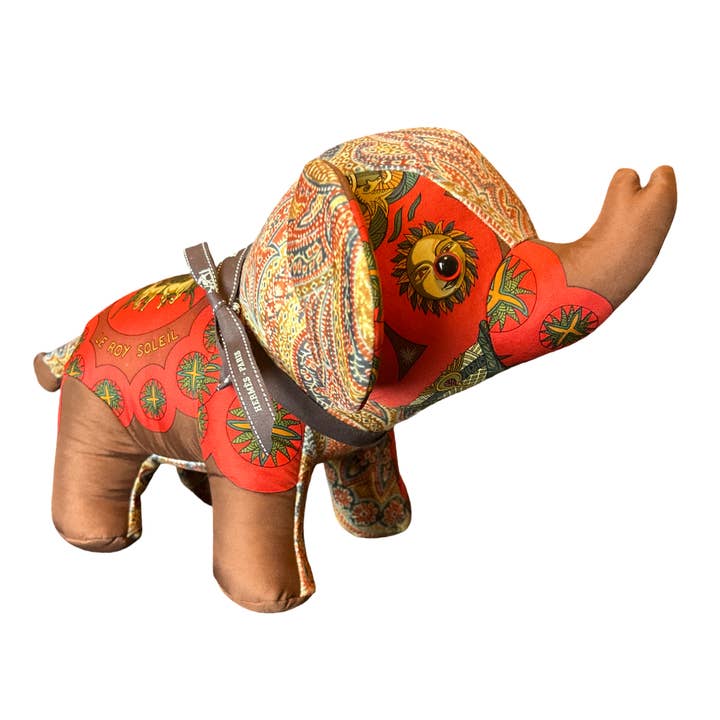 Vintage Luxe Up - Wholesale Decorative Figurine - Roy Soleil Vintage Silk Scarf Lucky Elephant