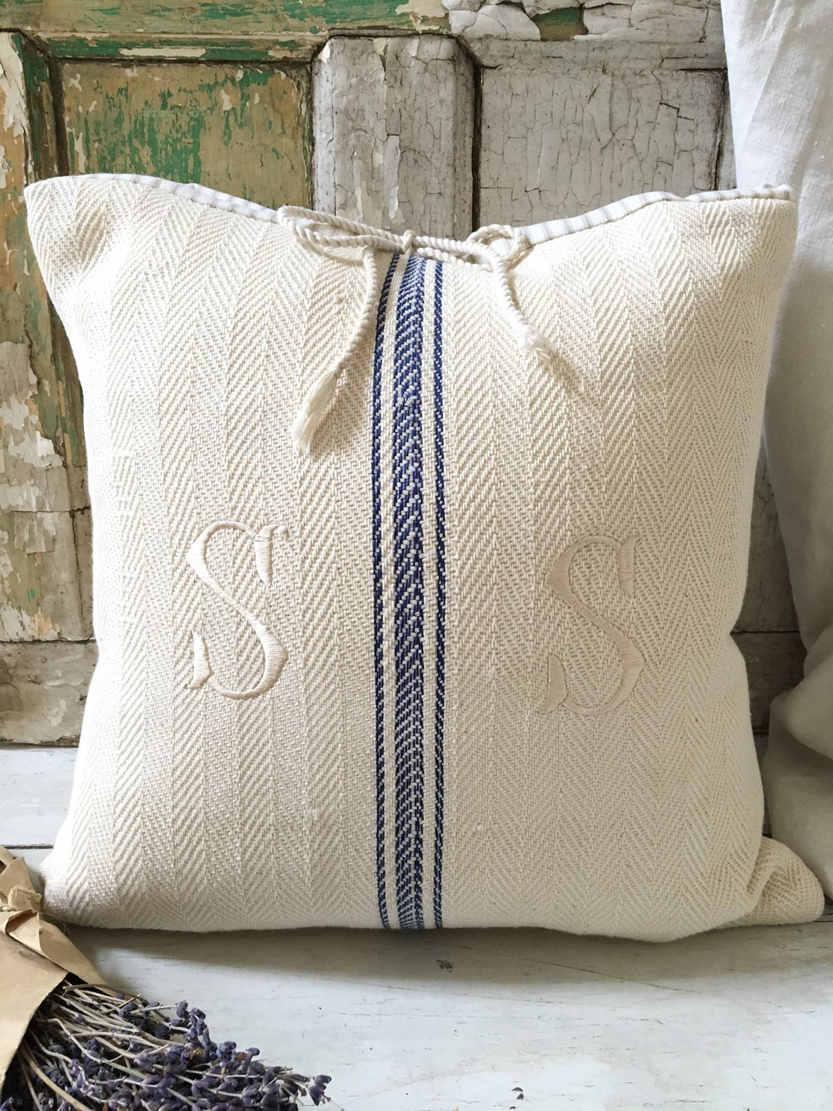 DunnByDesigns - Vente Housse de coussin - Housse de coussin Grain Sack Monogram Grain Sack Grain Sack7