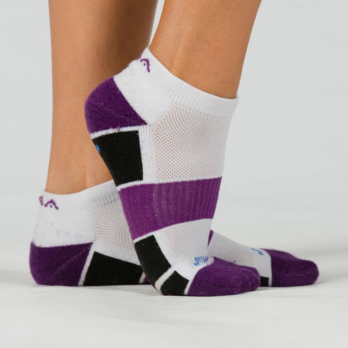 White Green Fuchsia Purple GSA 694 Extra Cushioned Performance Low Cut Socks / 3Pack for wholesale on Faire2