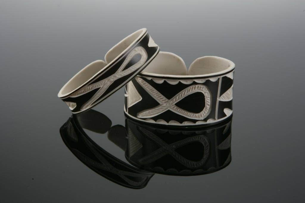 UNTIL THERES A CURE FOUNDATION – wholesale Manschettarmband – Handsnidad afrikansk konst armband5