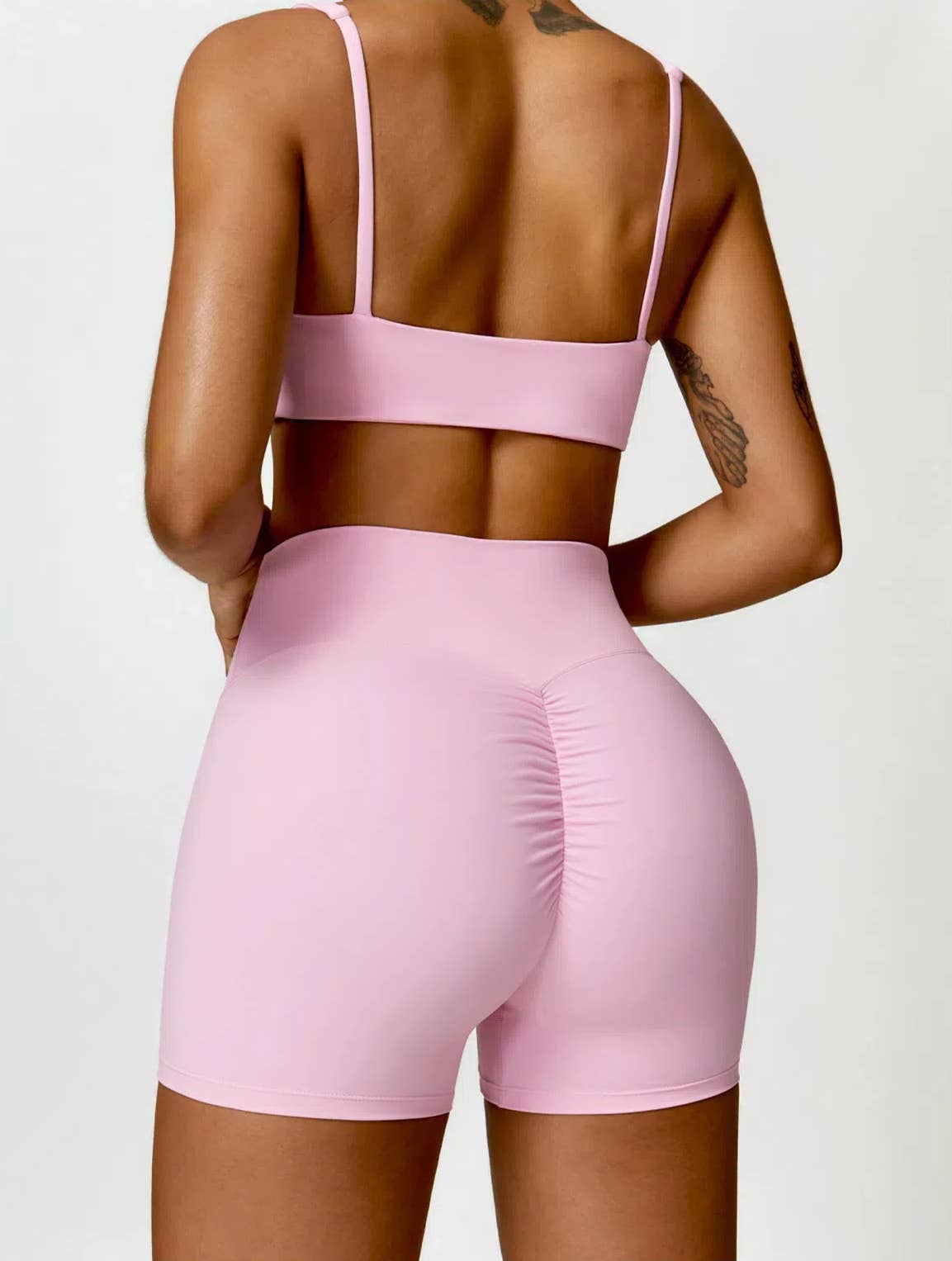 Crave by FW – wholesale Träningskläder – Dam – Träningsset för yoga med bh och shorts1