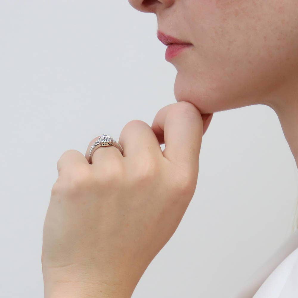 BERRICLE - Vendita all'ingrosso Anelli di fidanzamento - Set di anelli con zircone a forma di pera e corona Halo BERRICLE con gambo diviso.9