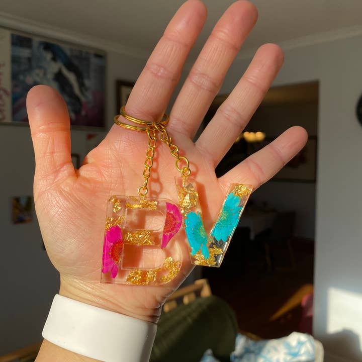 Mia’s Resin Boutique - Wholesale Keychain - Women's - Resin Letter Keychain With Real Dried Flowers8