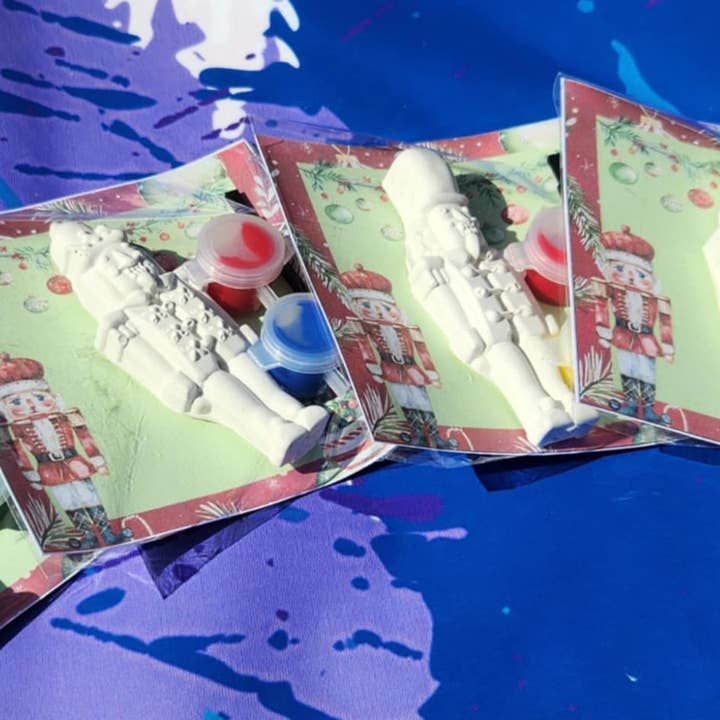 Snazzy Crayons – wholesale Party gift – Christmas Toy Soldier Paint Kits for Kids – DIY Craft2