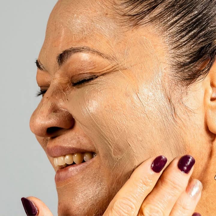 Yareli Wellness - Wholesale Skincare Face Mask - Bentonite Volcanic Clay Mask & Detox Bath for Rejuvenation7