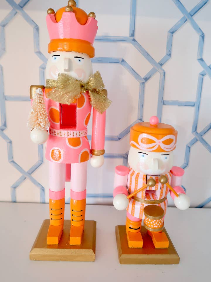 Monsieur Bright Side casse-noisette peint à la main pour la vente par millie b & co