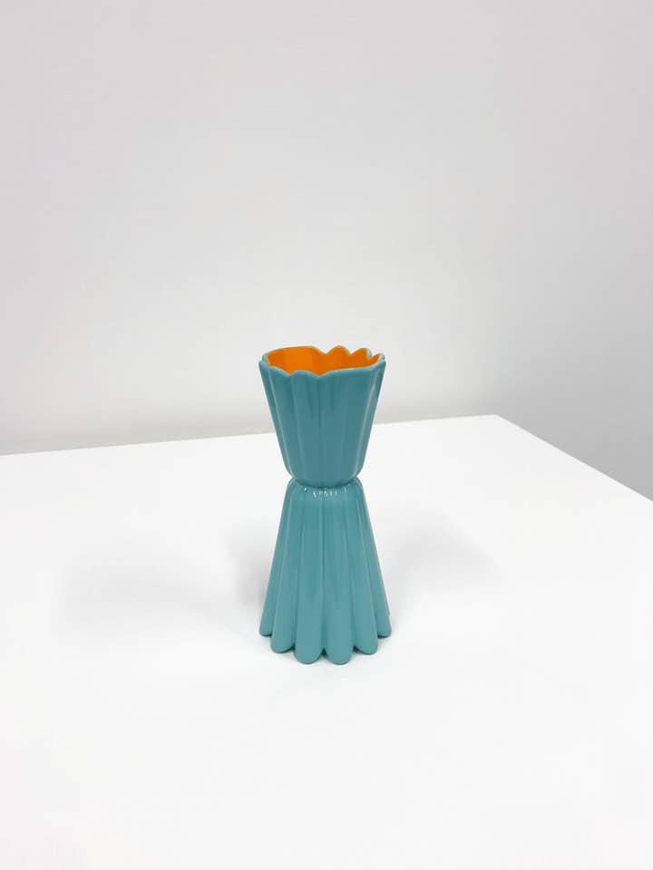 Cruche Pétale pour la vente par Form & Seek