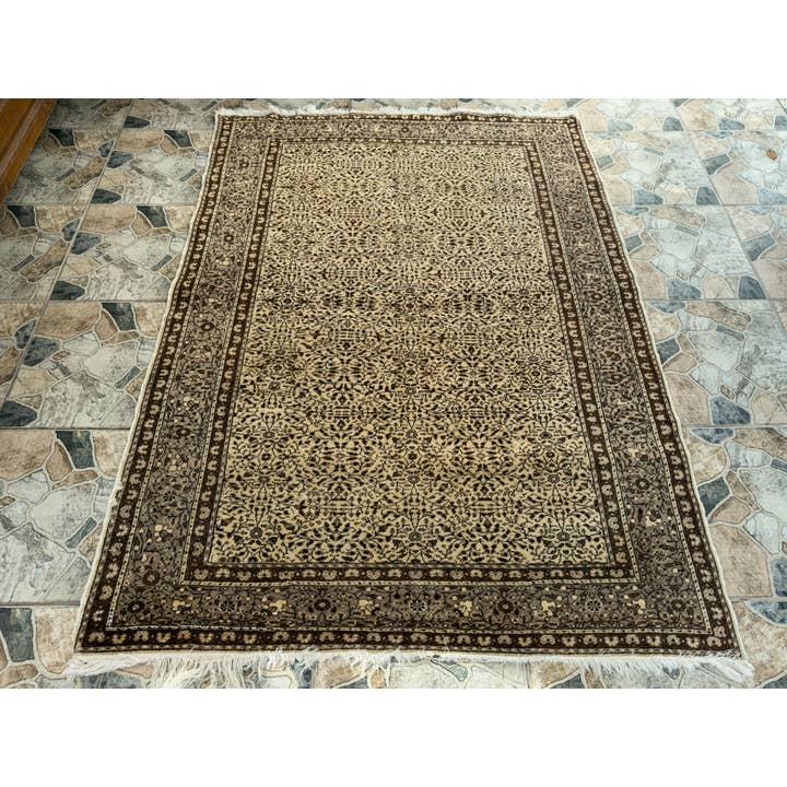 Tapis de couloir en laine tribale turque vintage fait main 3,7x6,1 pieds pour la vente par Oushak Rugs