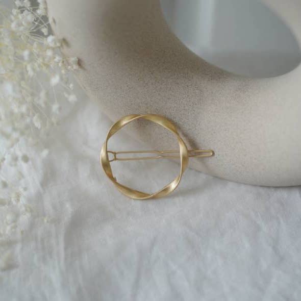 Bohomane – wholesale Barrette – Women’s – Calie Round Twisted Matte Gold Hair Clip2