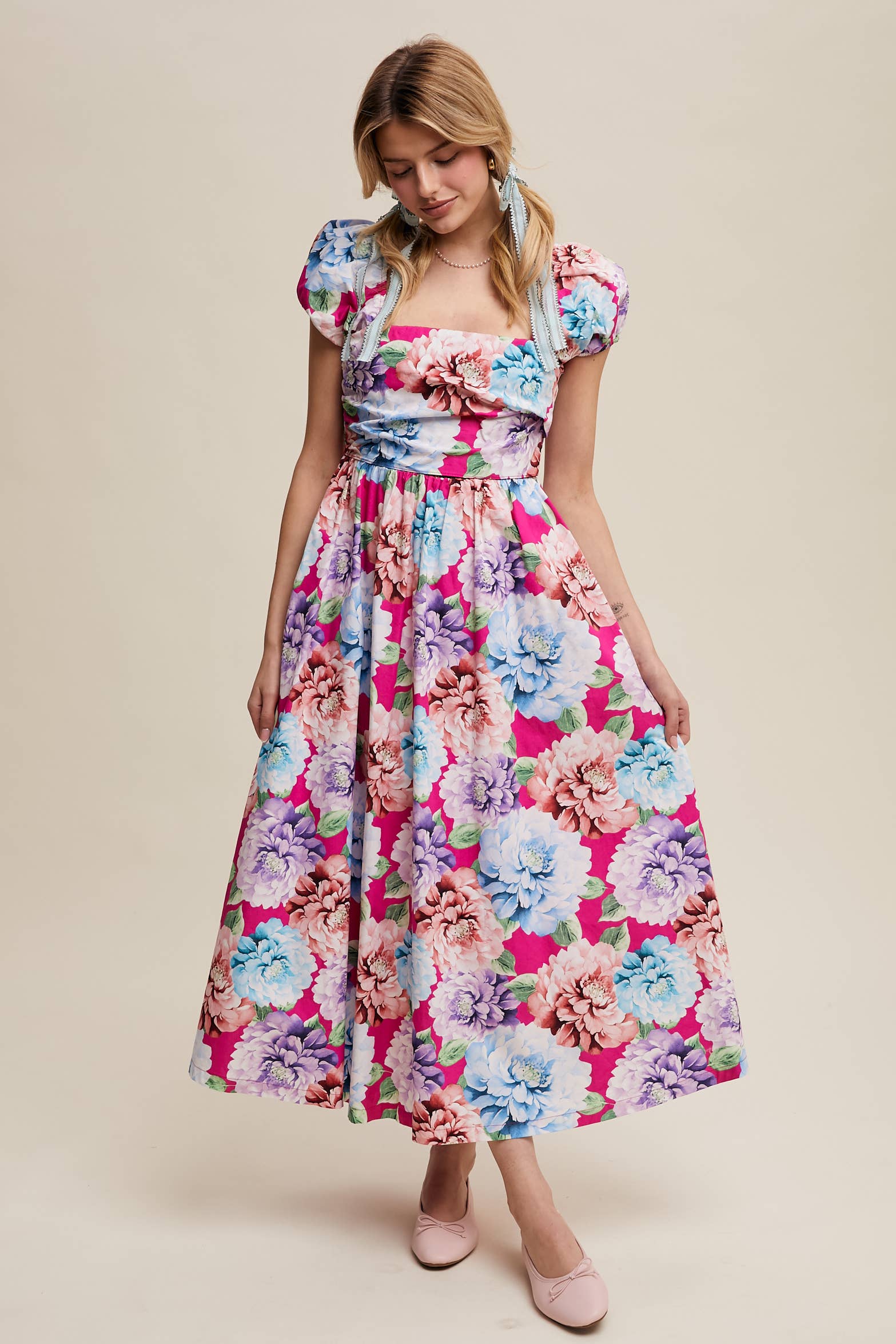 Listicle - Vendita all'ingrosso Vestito - Donna - Abito romantico a fiori con maniche a sbuffo1