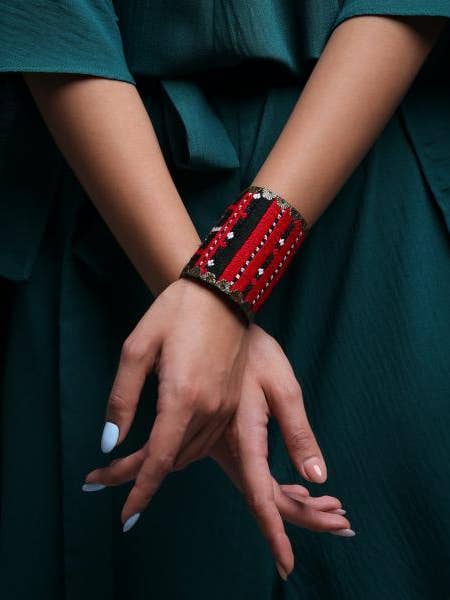 Bracelet brodé Sunset pour la vente par Shirin Persia