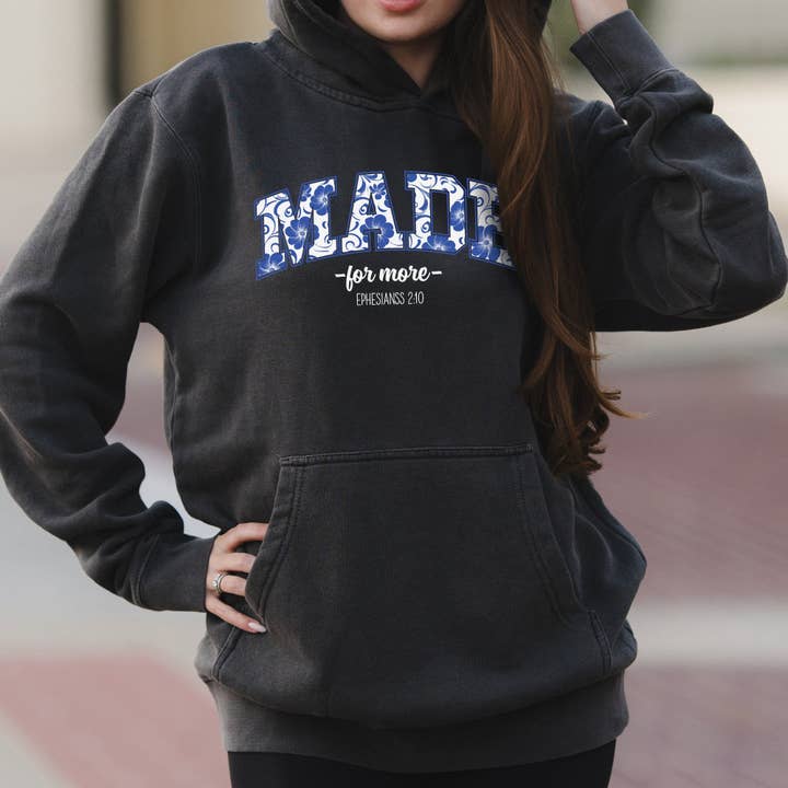 Hergestellt für mehr: Blaues Florales Kachelmotiv mit Glaubensbotschaft – Verblasster Hoodie für den Großhandel von OSME