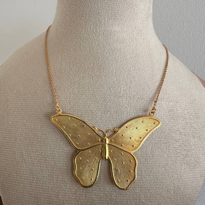 Anokhi Green | Handmade Gemstone Jewelry - Venta al por mayor Collares con colgantes/abalorios - Collar de Cadena con Insecto Mariposa | Collar de Esperanza y Renacimiento