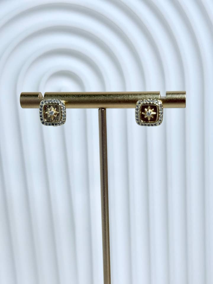 Huggie Étoile Orné pour la vente par NEM Designs