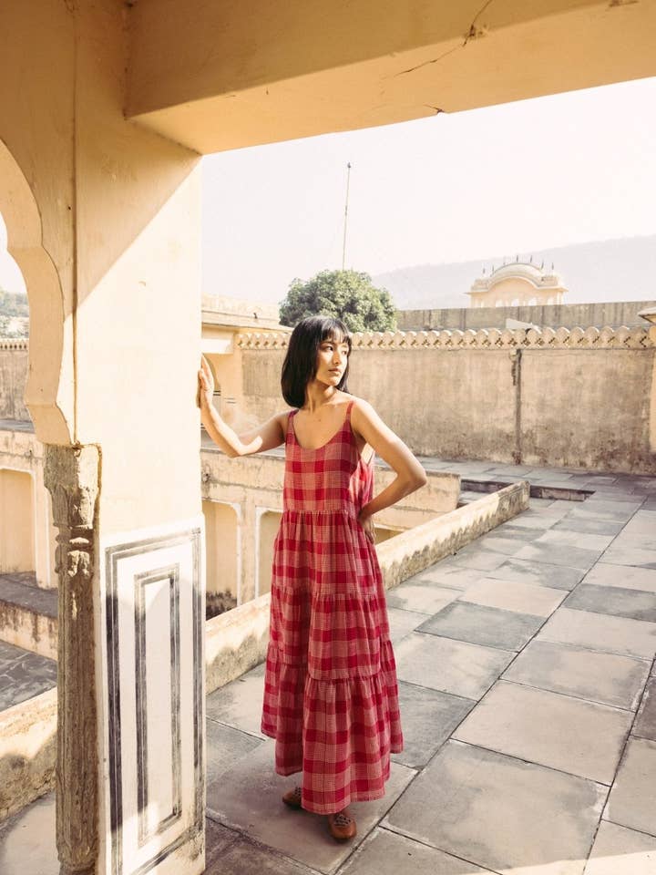 Maxi-jurk met bandjes en lagen - Rode Dahlia voor wholesale door Thuli