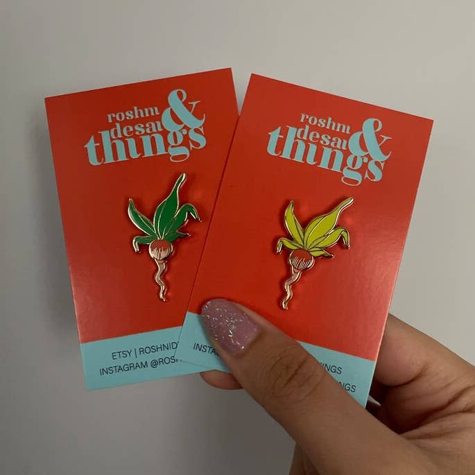 Épinglette Magical Plum Wizard Pin Plum Pin en émail pour la vente par Roshni Desai & Things