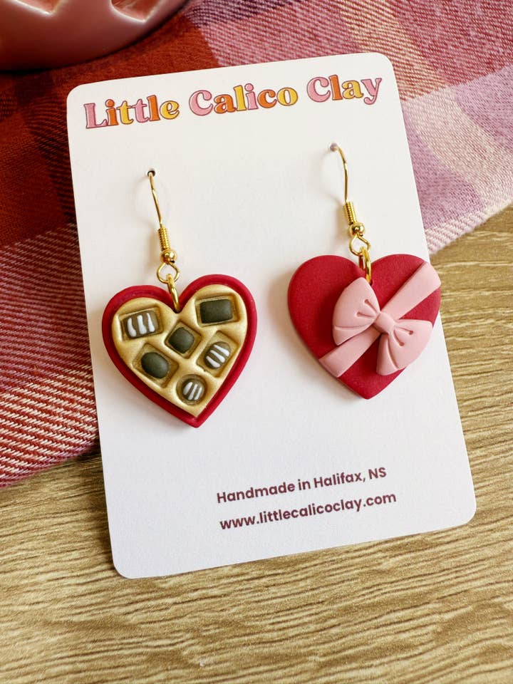 Brincos Pendurados de Caixa de Chocolate | Brincos de Argila Polimérica por atacado de Little Calico Clay