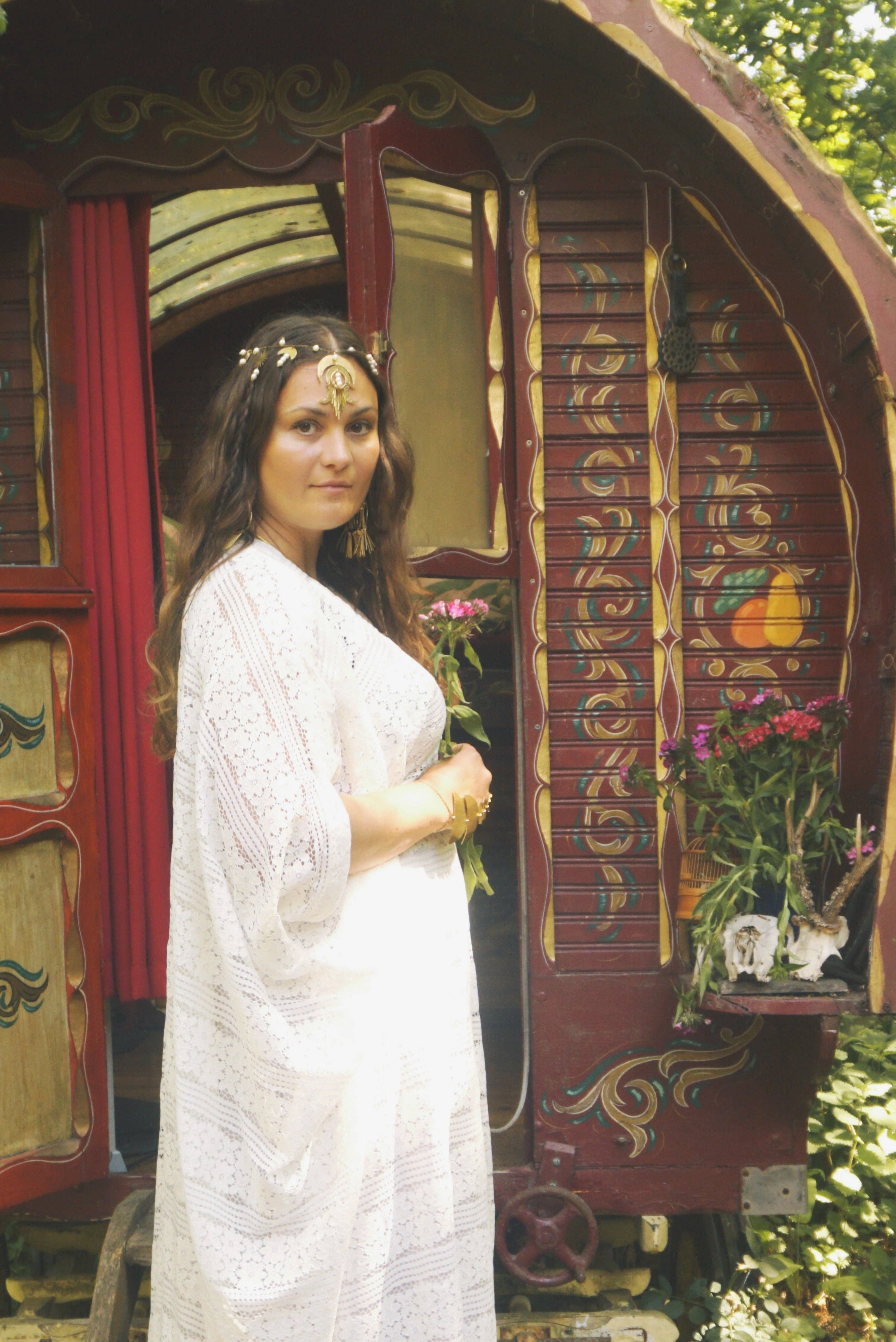 Fumbalinas - Vente Caftan – femme - Robe Caftan en Dentelle Blanche à Rayures Luna Veil5