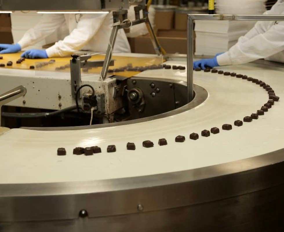 O'Shea's Candies Sweet Shop - Wholesale Chocolate Box - 6PK Sea Salt Caramel Milk - Snackpack Tray6