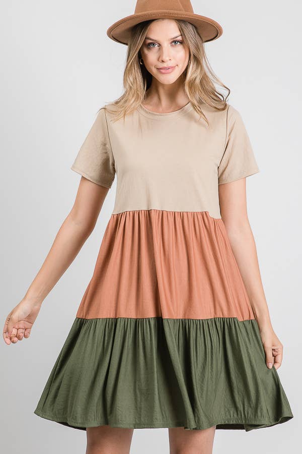 OLIV S/S NIVÅERAD GABI COLORBLOCK KLÄNNING för wholesale på Faire8