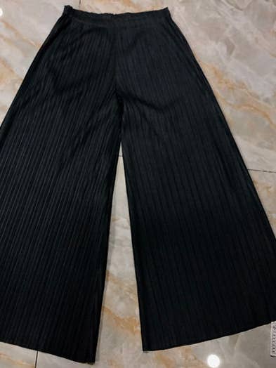 181125 livres /XL. Crop Pant pour la vente par Lou Nardi