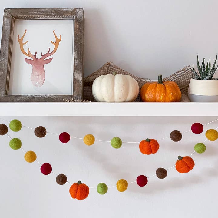 Pom Poms Garland. Pumpkin Decor. Pumpkin Garland for wholesale by AKUKU