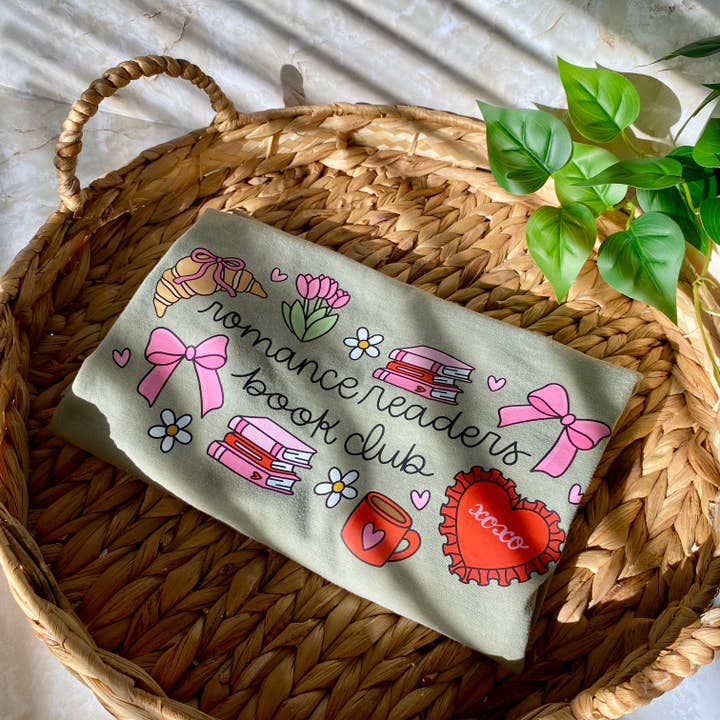 Camiseta del Club de Lectura de Romance – Camiseta Gráfica para Amantes de los Libros para venta al por mayor de Emilee on Crafts