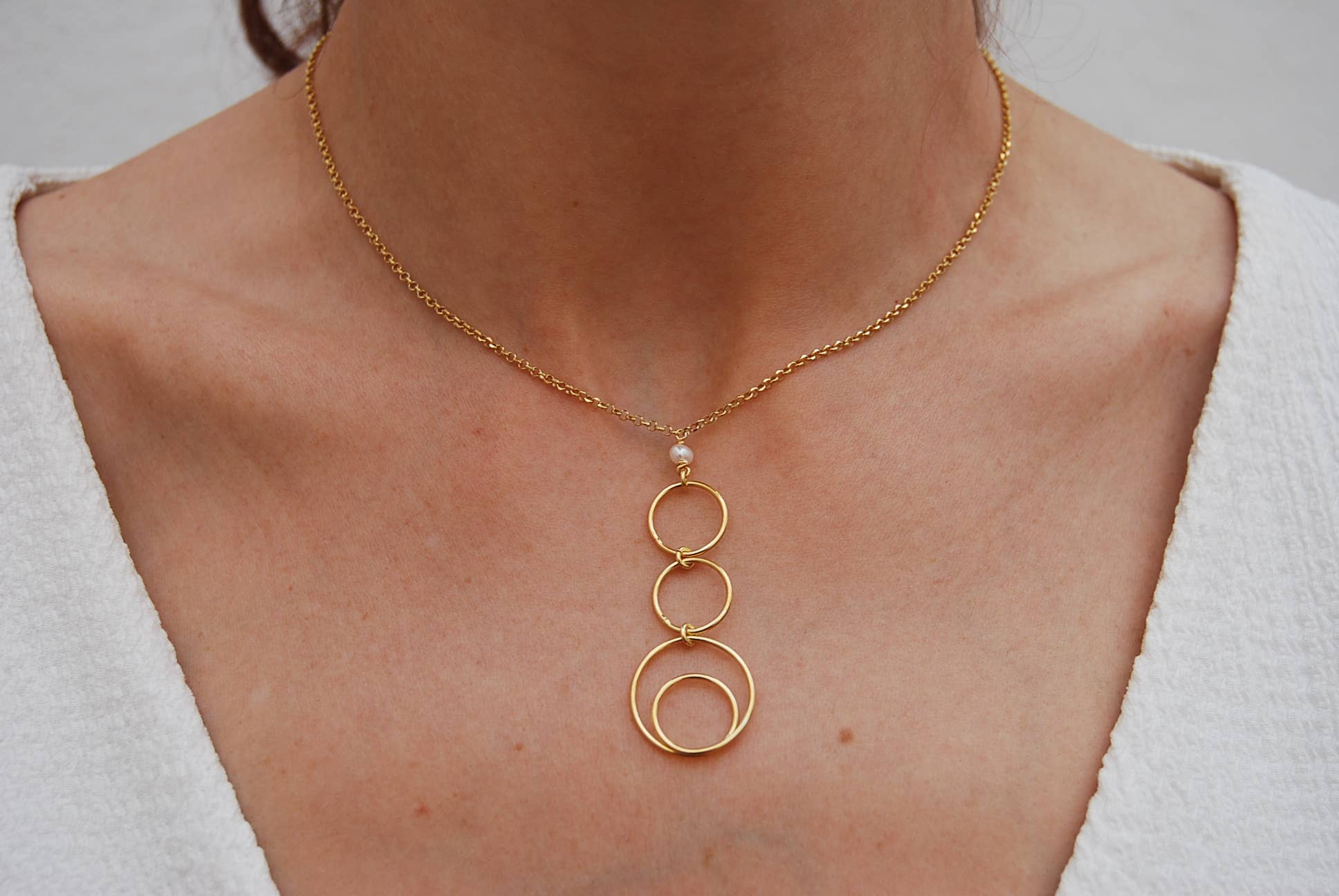 Yneda Jewels - Wholesale Pendant/Charm Necklace - Sterling silver necklace with pearl and circle design.2