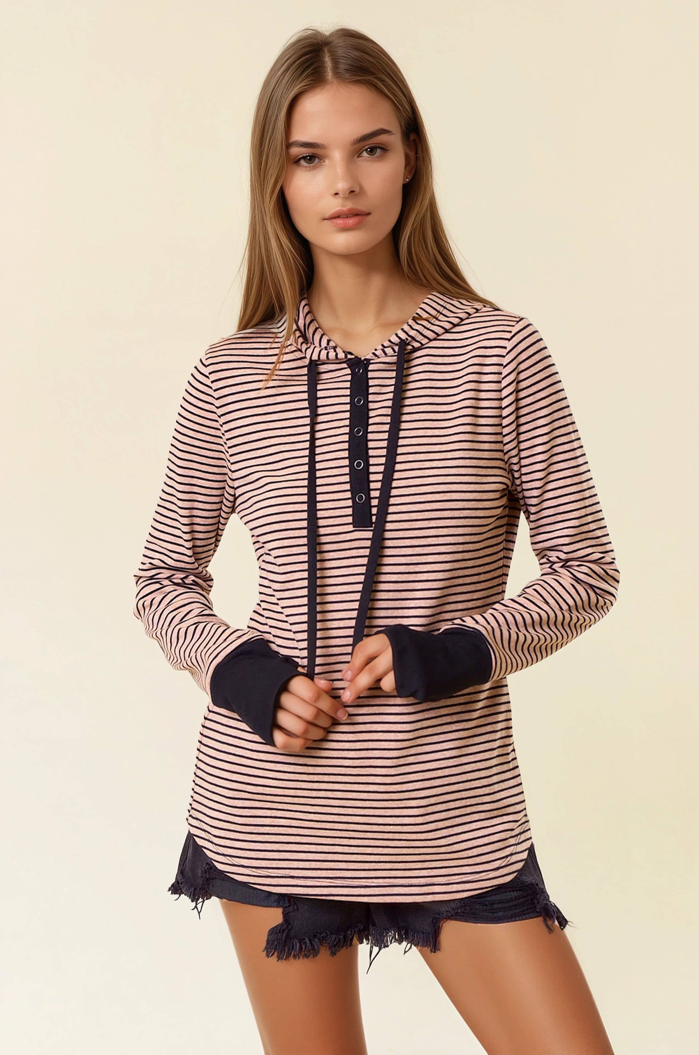 Doe and Rae – Engroshandel Hoodie – Kvinder – HENLEY RIBBET HÆTTE TOP - 43325T15