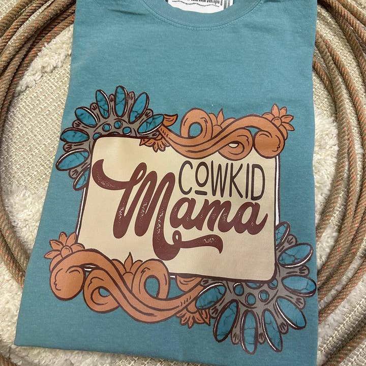 T-shirt graphique Cowkid Mama on Blue Western pour la vente par The Branded Blue Roan