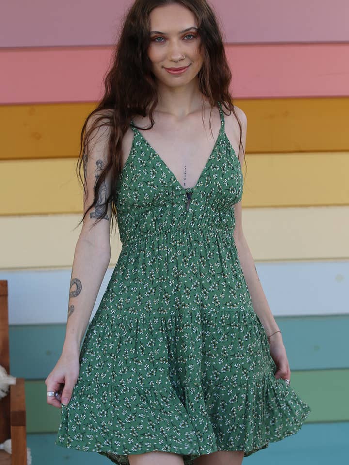 F4H12-WA27 SUNDRESS MED CUTOUT DETALJ för wholesale av ANGIE