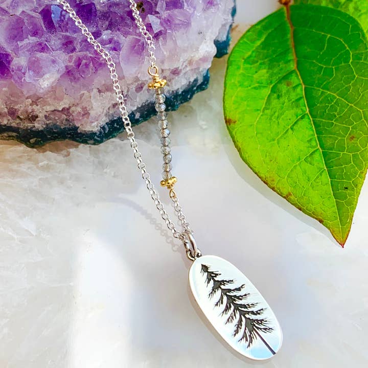 Pinetree gegraveerde ketting voor wholesale door Howling Dog Artisan Jewellery
