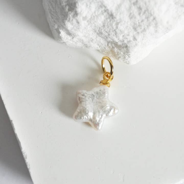 Charm Lottie and other Purchase Wholesale perle d'eau douce. Free Returns & Net 60 Terms on Faire trending on Faire.