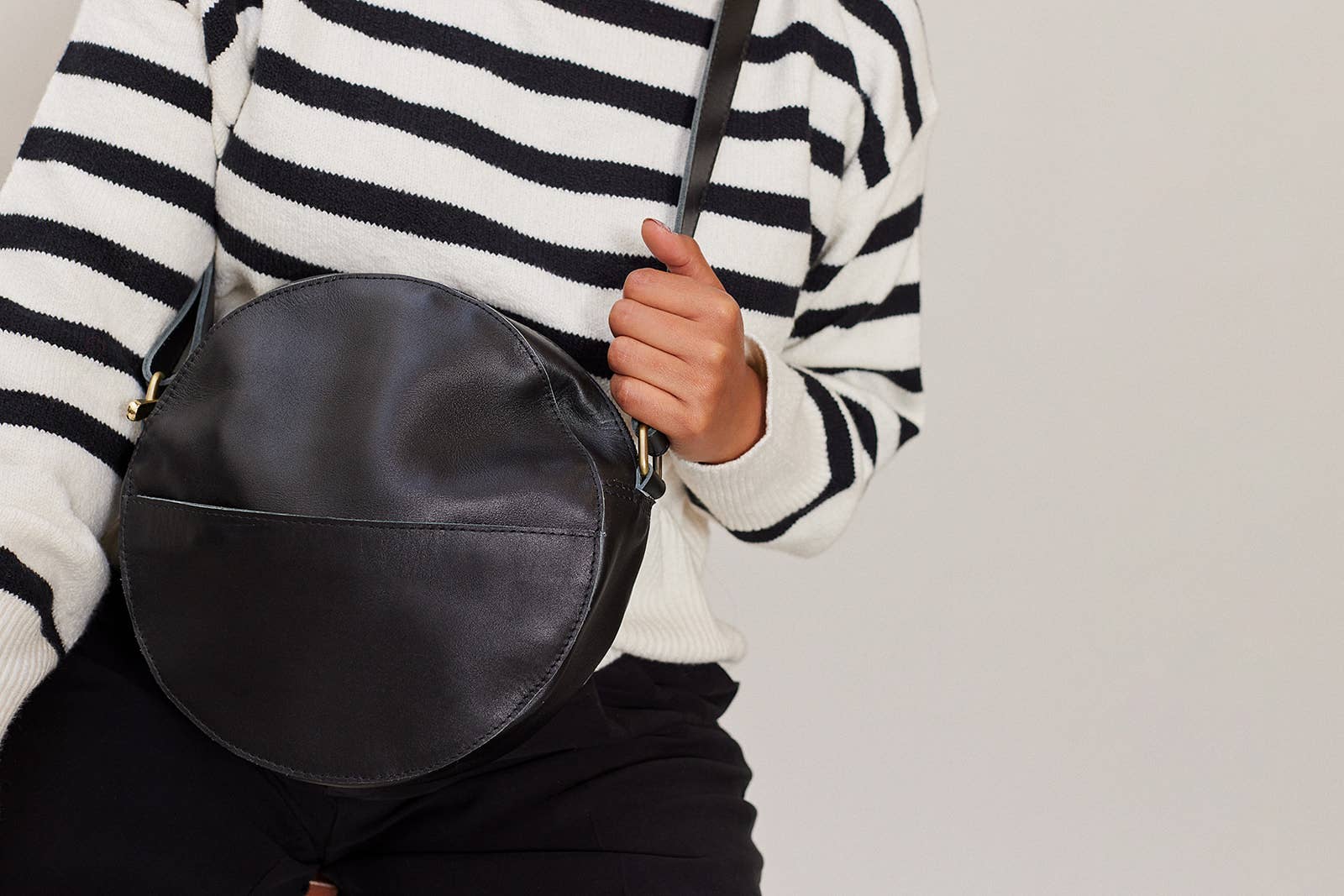 UnoEth - Wholesale Crossbody Bag - Women's - Zuri Circle Bag9