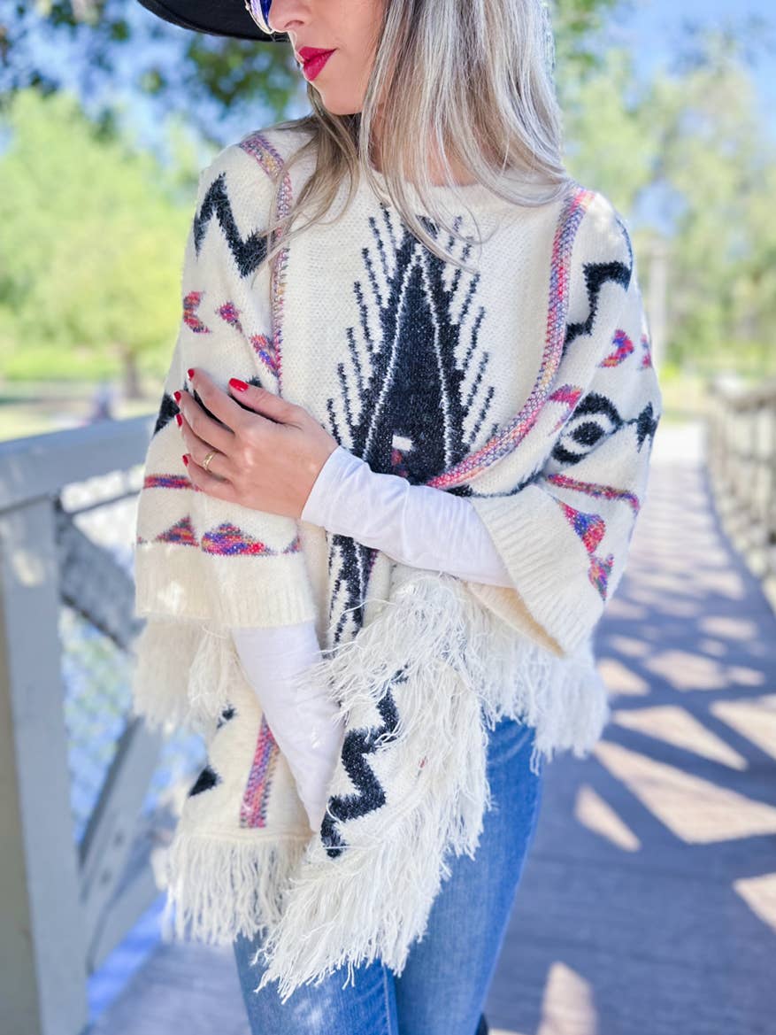 Ivoire Poncho en maille à cils vibrant aztèque avec détail à franges en vente sur Faire4