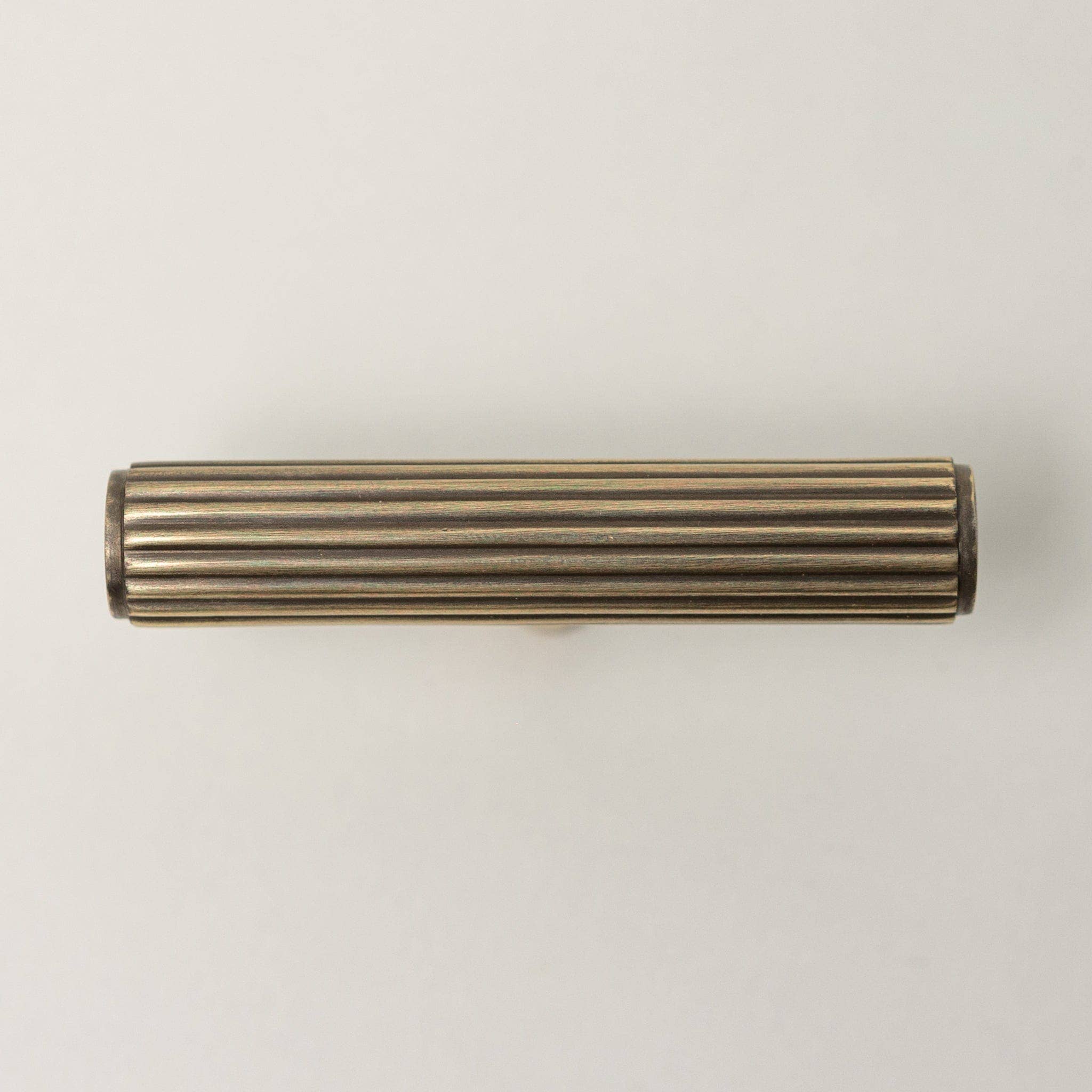 Brass bee – wholesale Knob/pull – Solid Brass Straight Knurled Kitchen Pull Handles & Knobs - Antique Brass Finish4