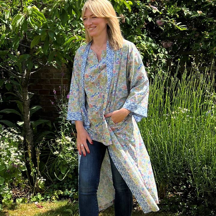 Longue robe kimono : Pastel Margaret Annie - Fabriquée avec du tissu Liberty pour la vente par Lime Tree Design