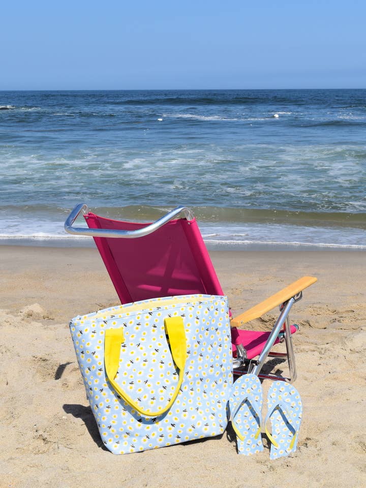 Light Blue Women's Daisy & Bees Flip Flops & Mesh Bag Set for wholesale on Faire2